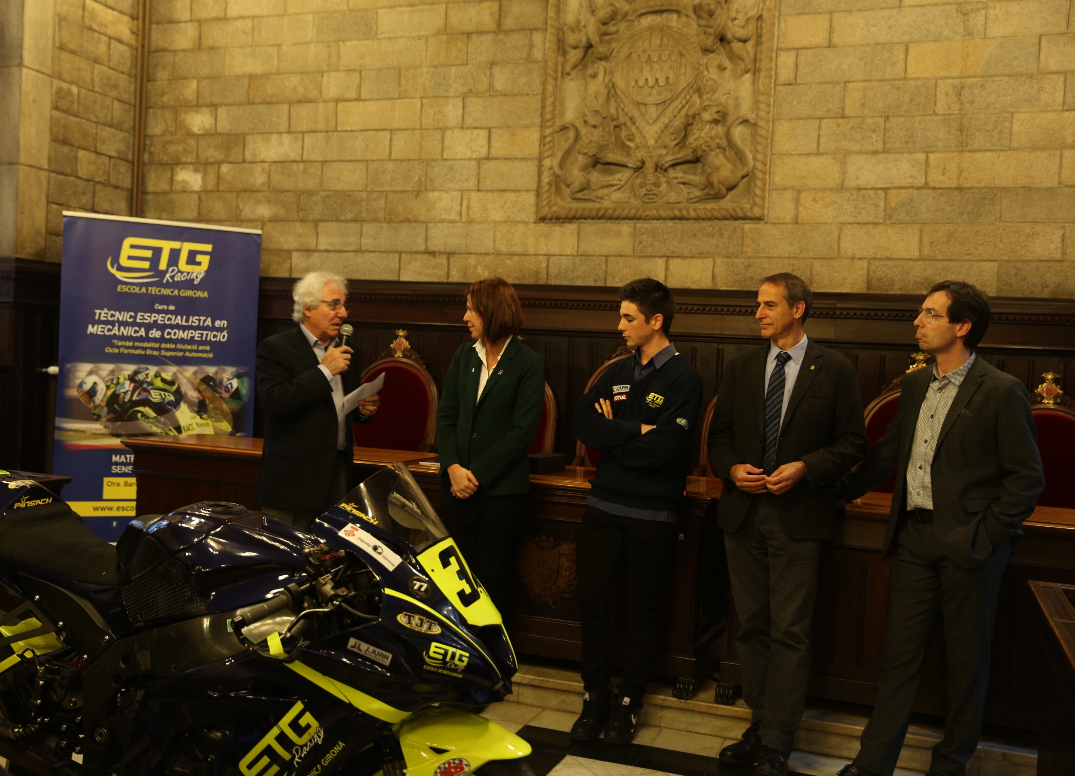L'Ajuntament de Girona reconeix el mèrit esportiu del pilot Xavi Pinsach i de l'equip ETG Racing