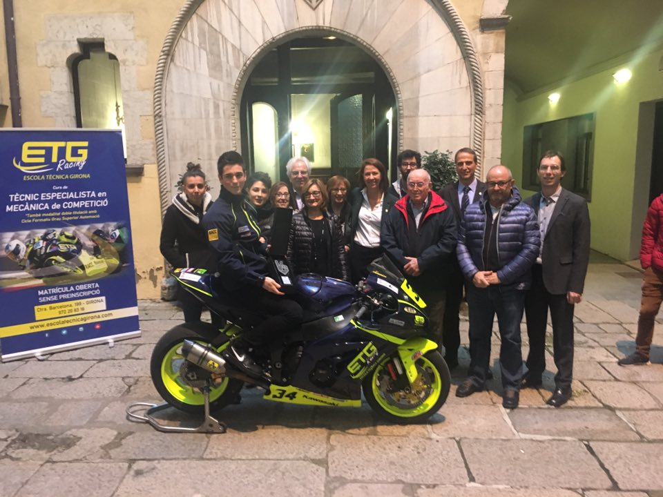 L’Ajuntament de Girona reconoce el mérito deportivo del piloto Xavi Pinsach y del equipo ETG Racing