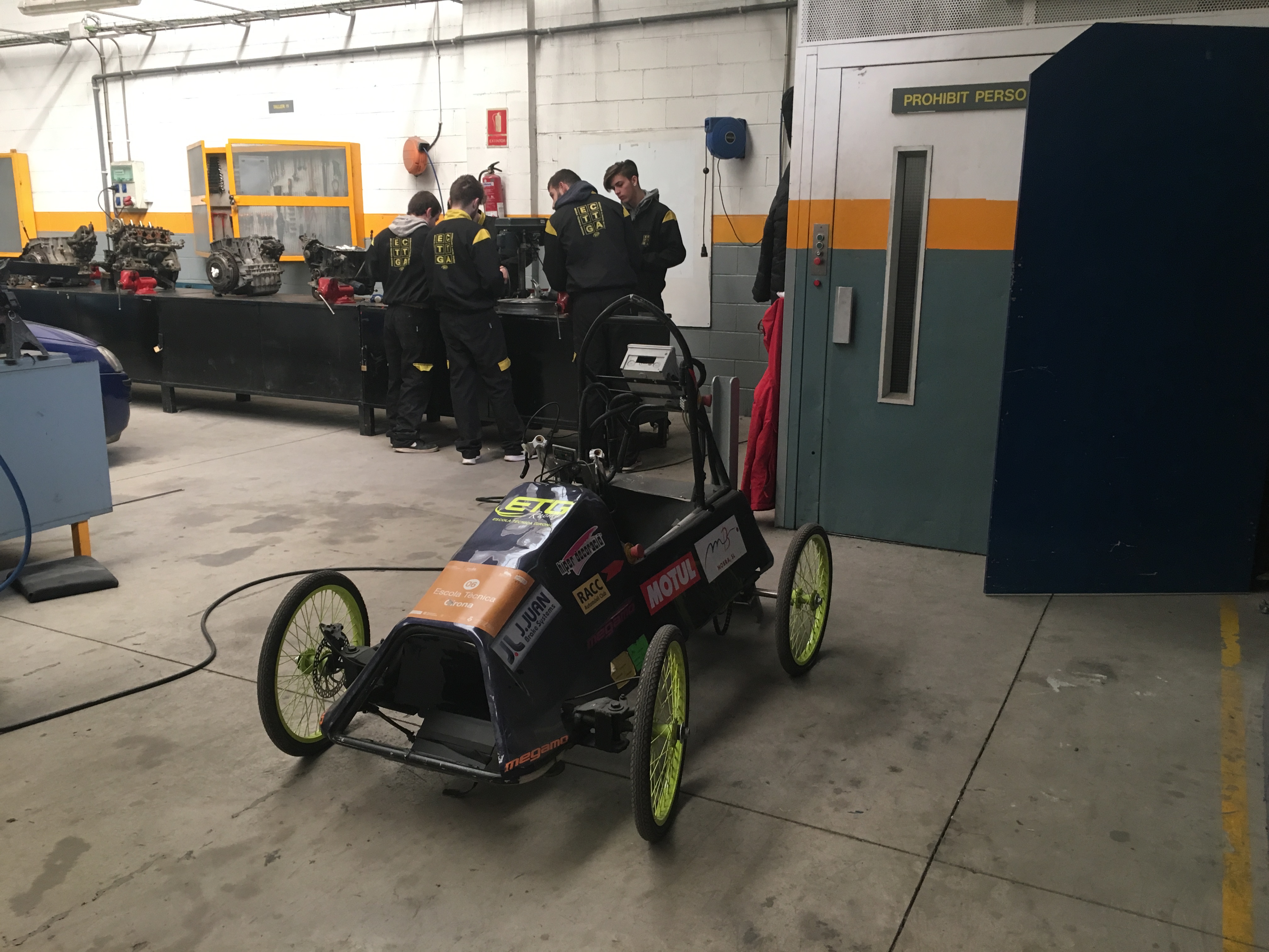 Els alumnes ja preparen el nou vehicle elèctric per a l'ElectroCat